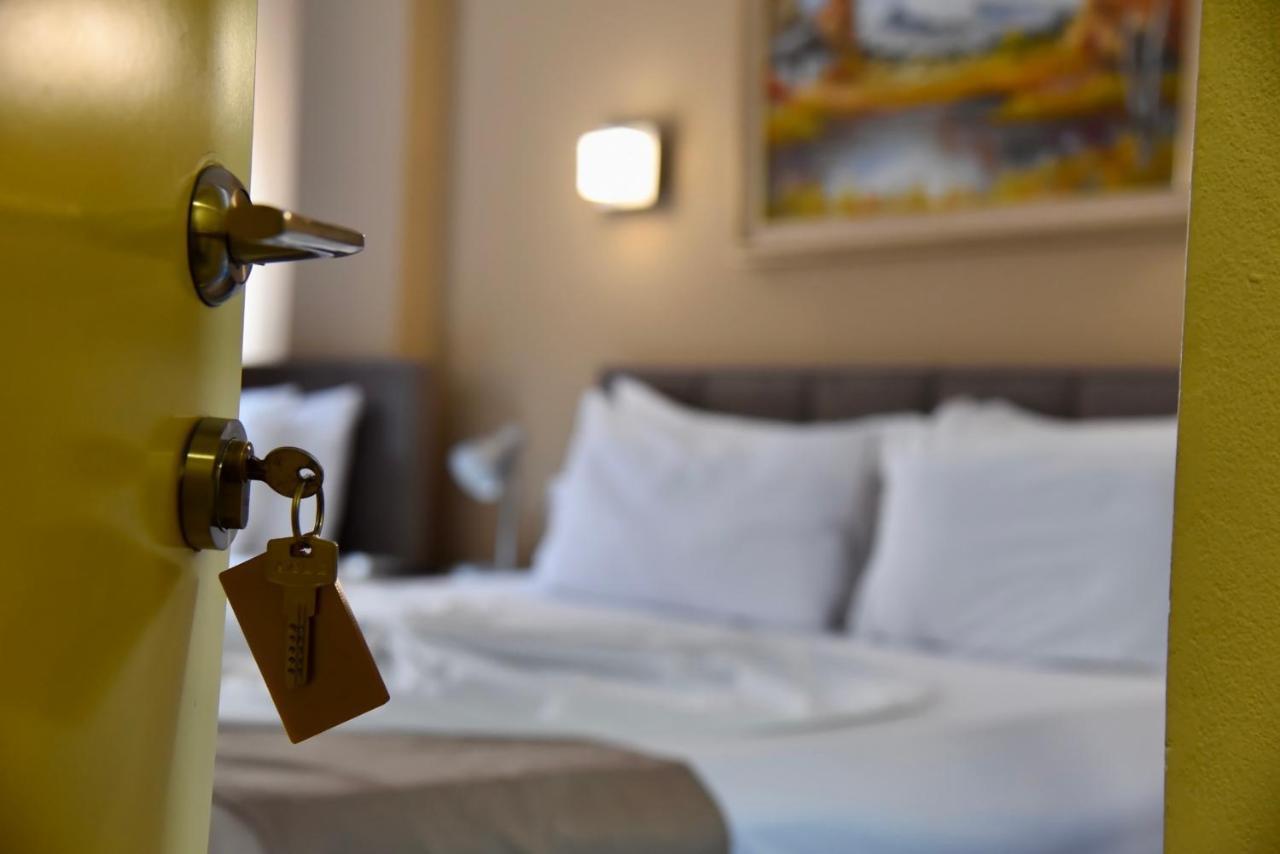 Centrum Hotel ティラナ エクステリア 写真