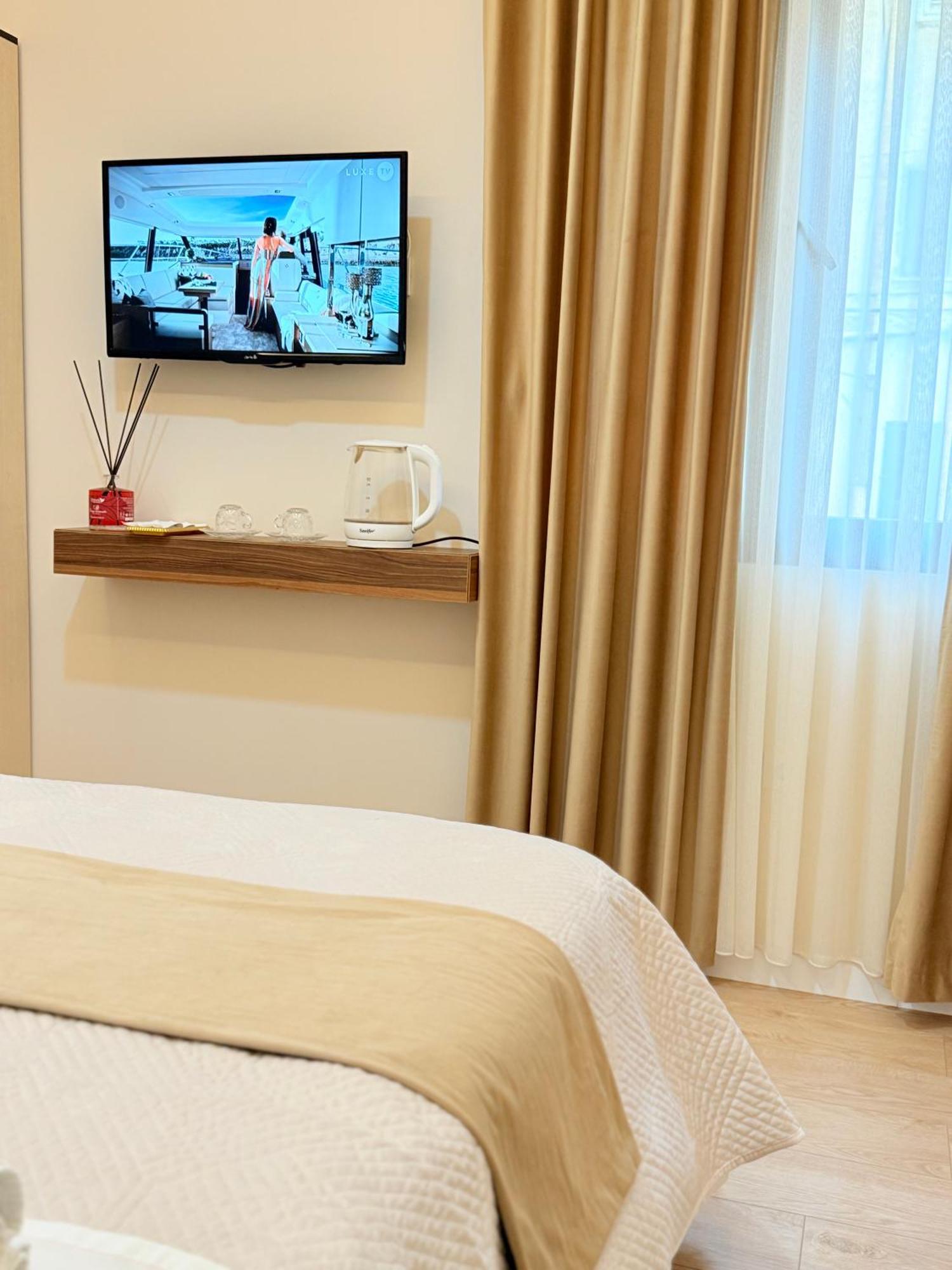 Centrum Hotel ティラナ エクステリア 写真