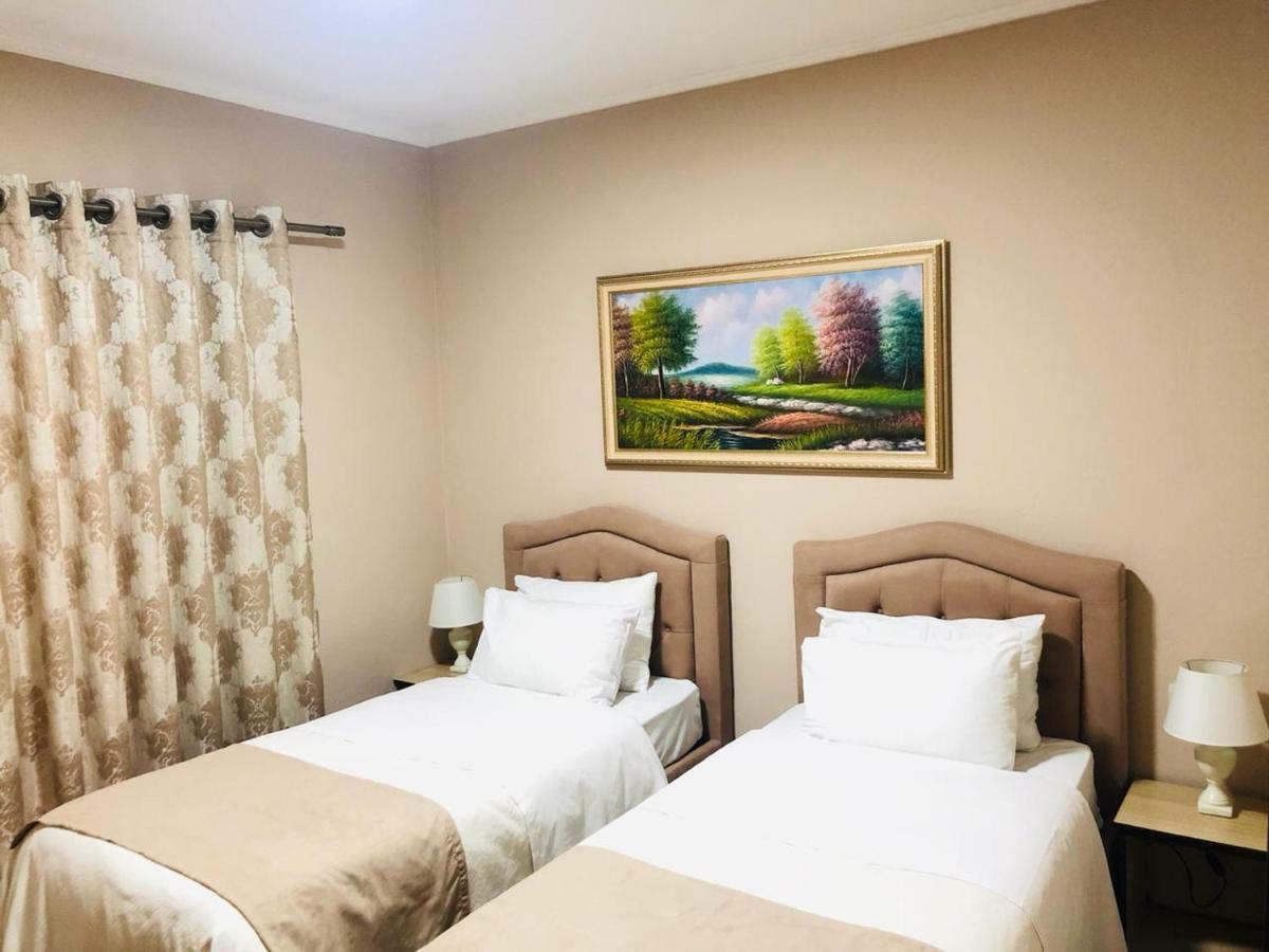 Centrum Hotel ティラナ エクステリア 写真